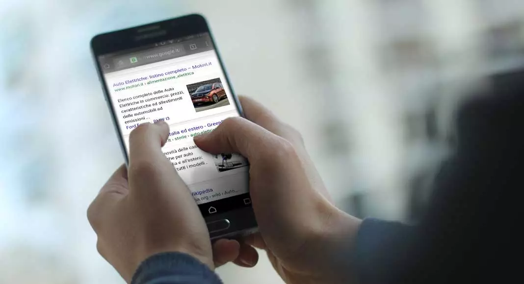 Immagini featured nella SERP mobile per query informazionali